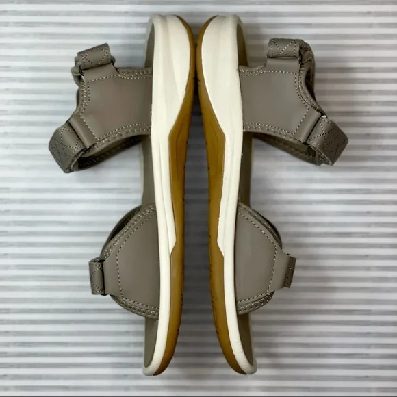 NEW! Eddie Bauer Sandals - Picture 3 of 6